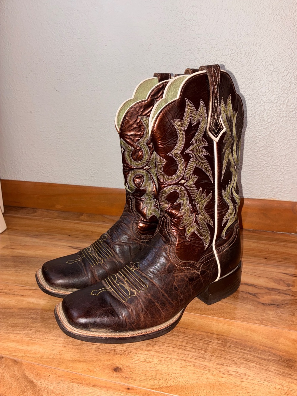 Ariat Women’s Tombstone Western Cowboy/Cowgirl Boots- size 8.5 B